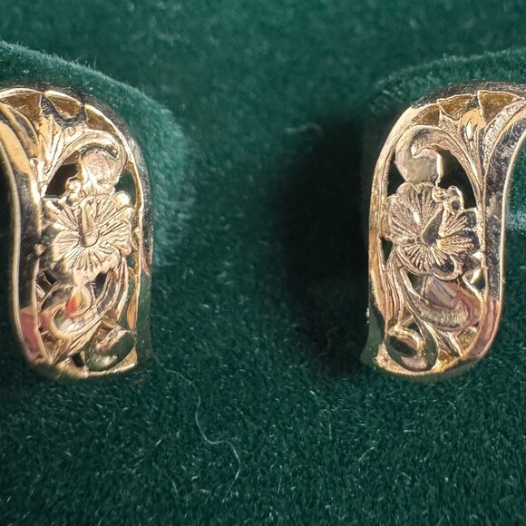 14K Yellow Gold Hawaiian Heirloom Earrings with Omega Post - Picture 1 of 4